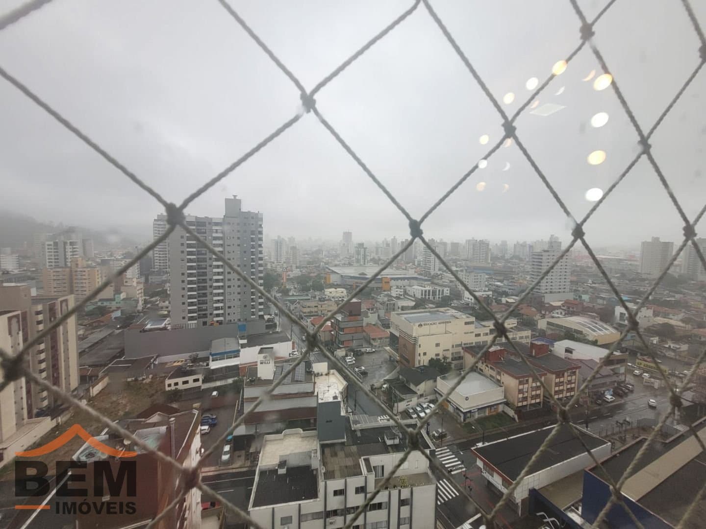Apartamento para Locação com 2 quartos sendo 2 suítes, 2 vagas no bairro Centro em Itajaí/SC