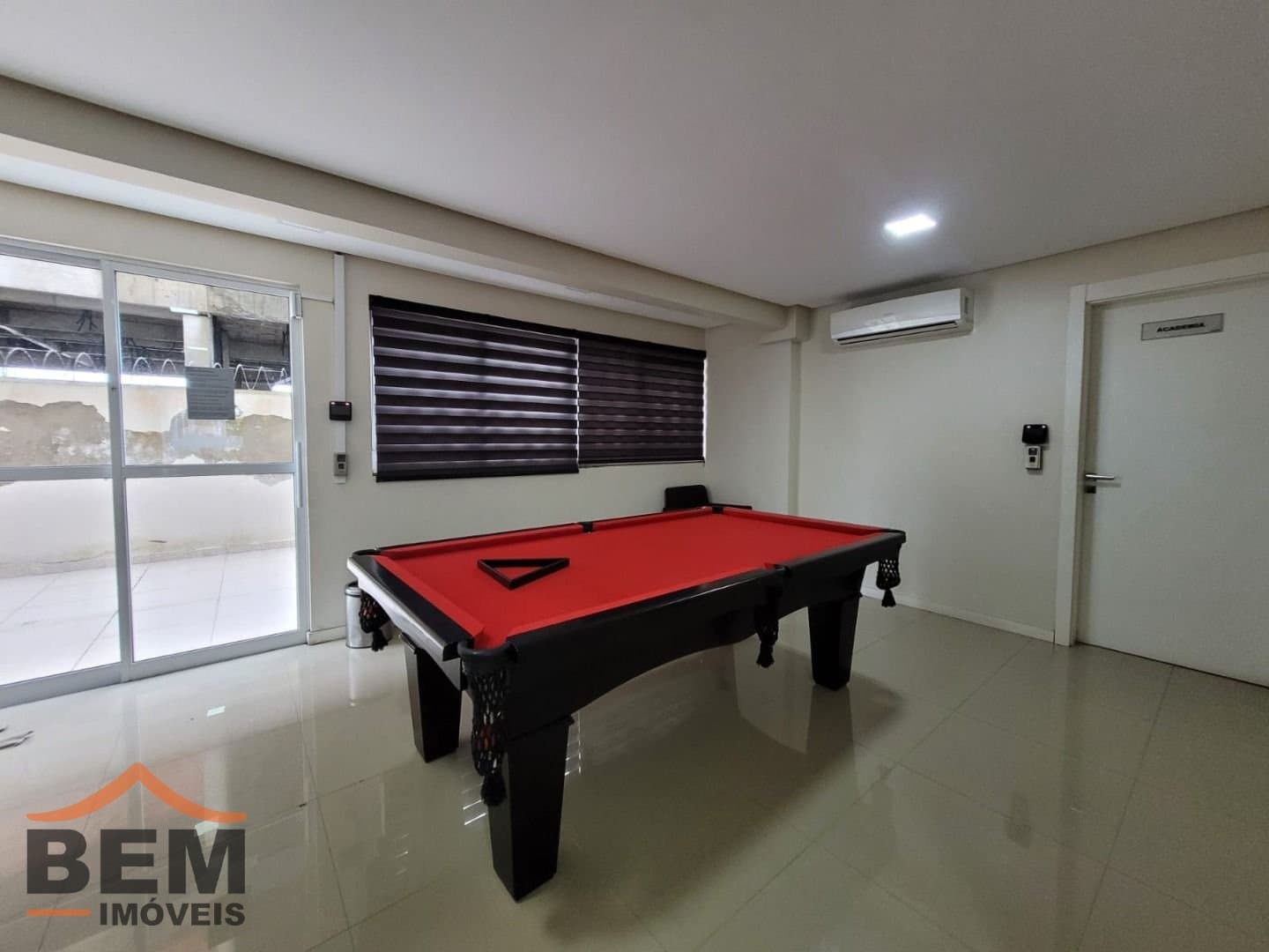 Apartamento para Locação com 2 quartos sendo 2 suítes, 2 vagas no bairro Centro em Itajaí/SC
