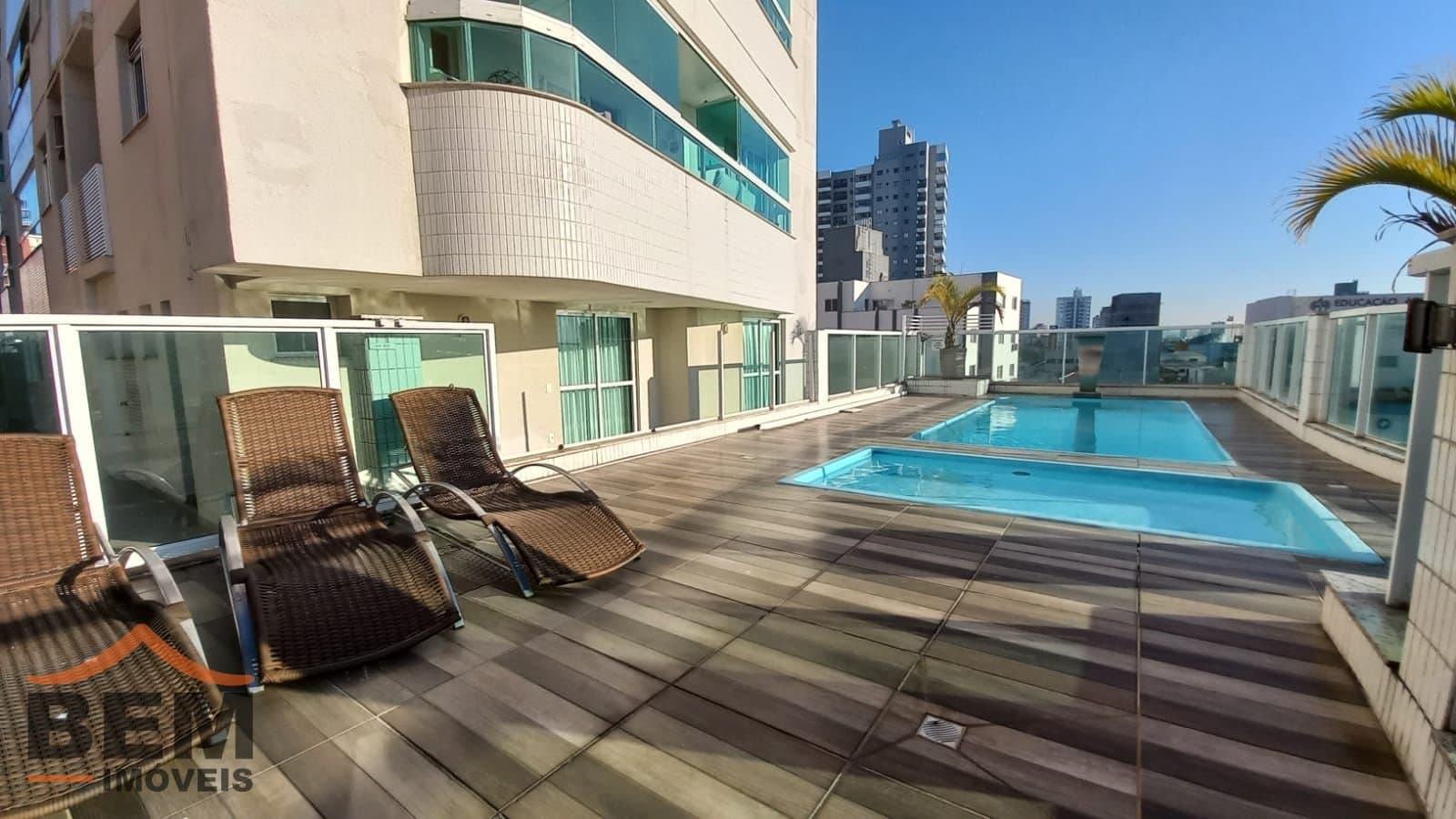 Apartamento para Locação com 2 quartos sendo 2 suítes, 2 vagas no bairro Centro em Itajaí/SC