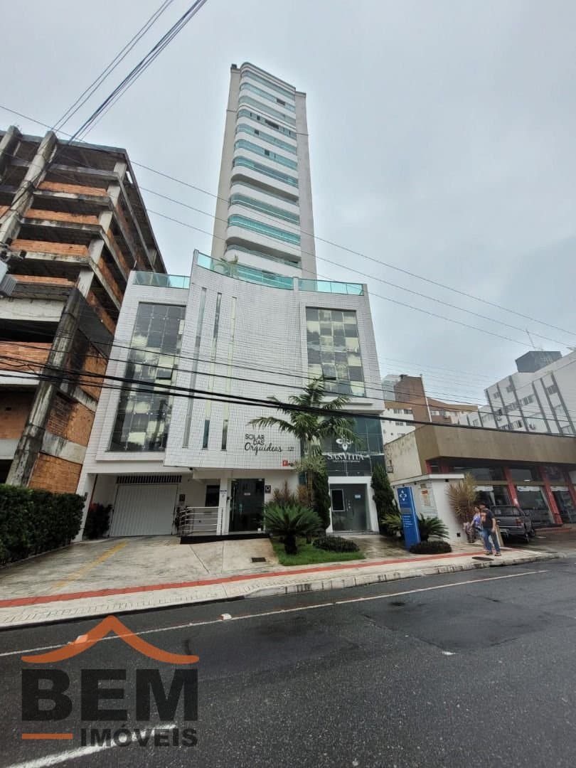 Apartamento para Locação com 2 quartos sendo 2 suítes, 2 vagas no bairro Centro em Itajaí/SC