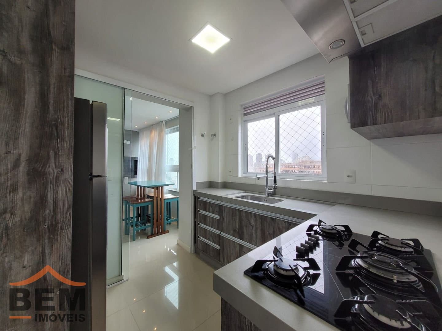 Apartamento para Locação com 2 quartos sendo 2 suítes, 2 vagas no bairro Centro em Itajaí/SC