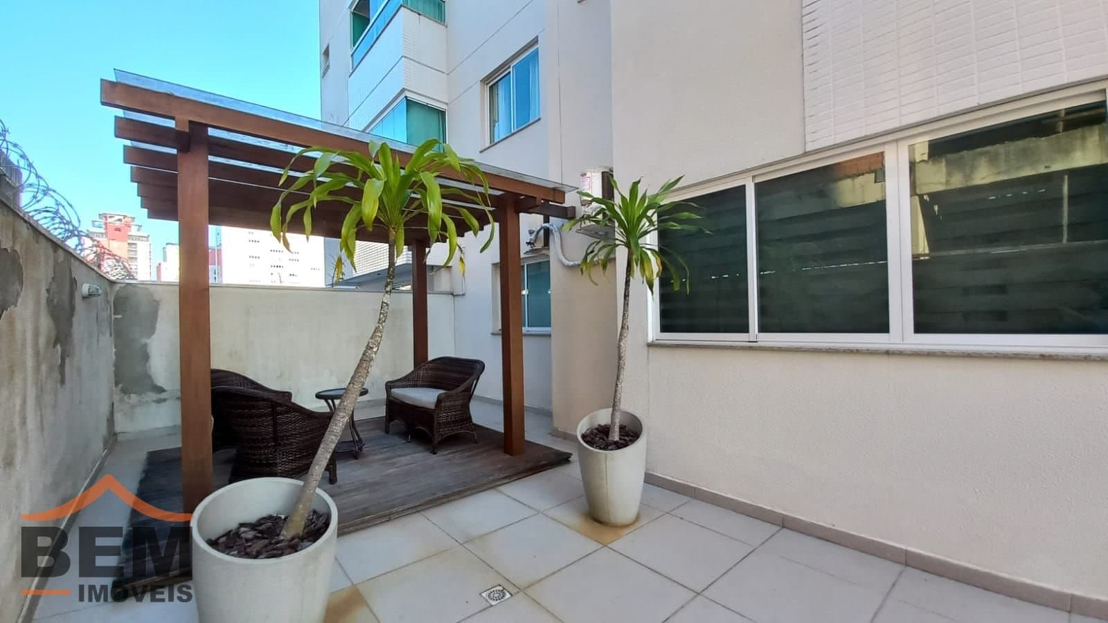 Apartamento para Locação com 2 quartos sendo 2 suítes, 2 vagas no bairro Centro em Itajaí/SC