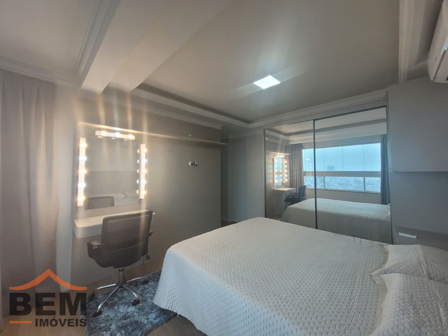 Apartamento para Locação com 2 quartos sendo 2 suítes, 2 vagas no bairro Centro em Itajaí/SC
