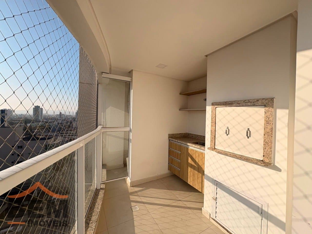 Apartamento para Locação com 3 quartos sendo 1 suíte, 2 vagas no bairro Vila Operária em Itajaí/SC
