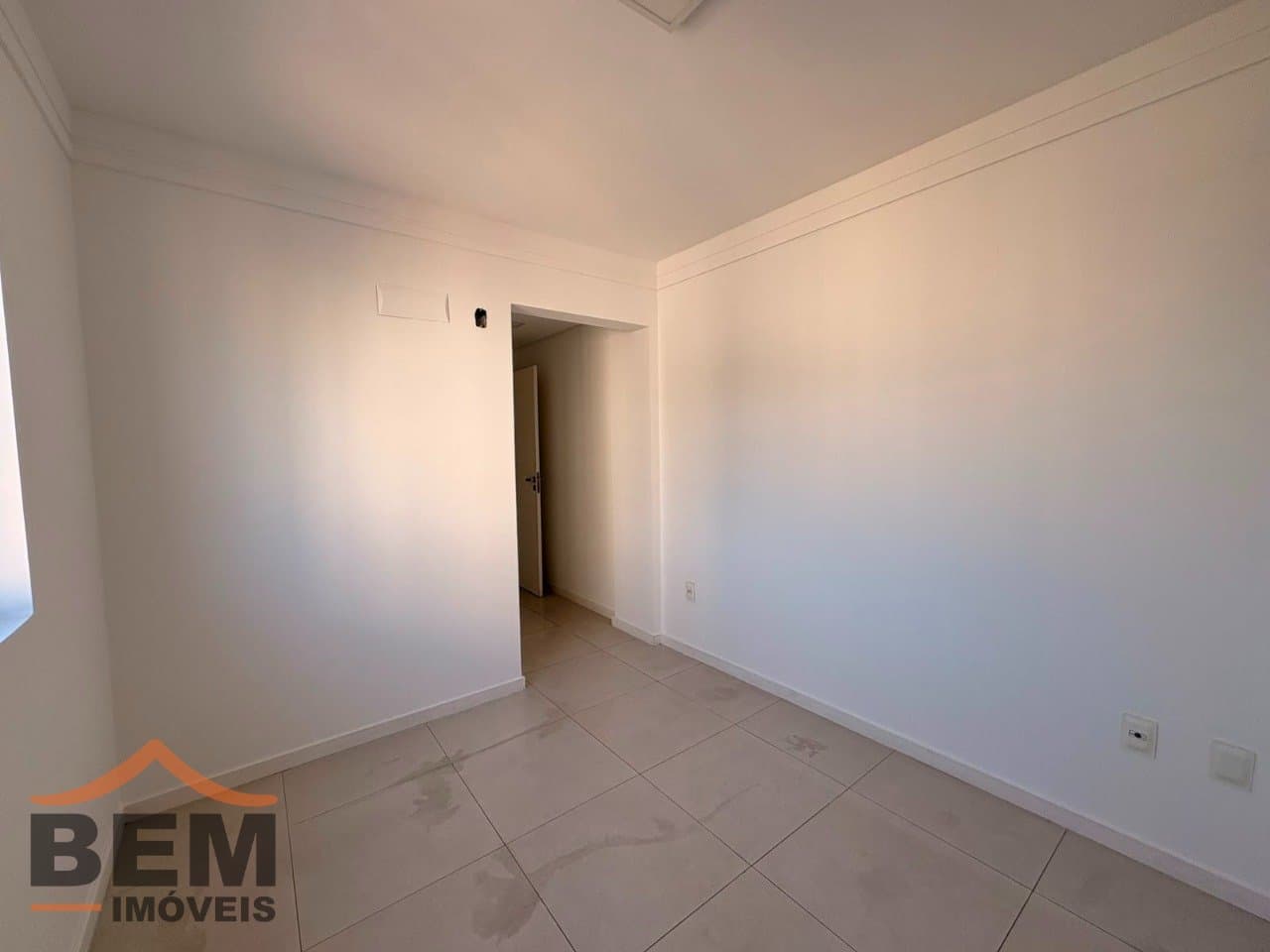 Apartamento para Locação com 3 quartos sendo 1 suíte, 2 vagas no bairro Vila Operária em Itajaí/SC