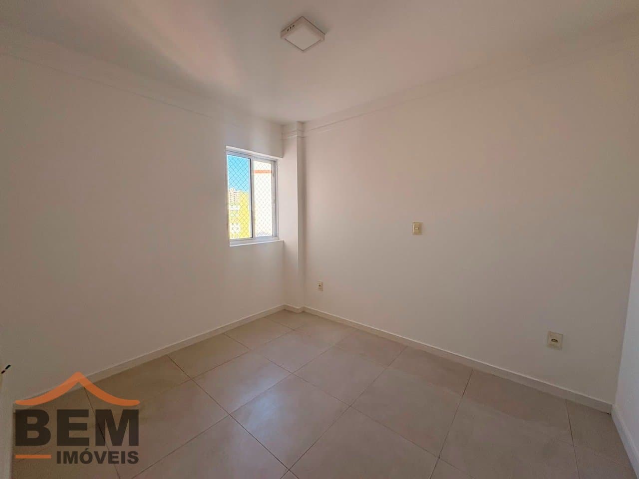 Apartamento para Locação com 3 quartos sendo 1 suíte, 2 vagas no bairro Vila Operária em Itajaí/SC