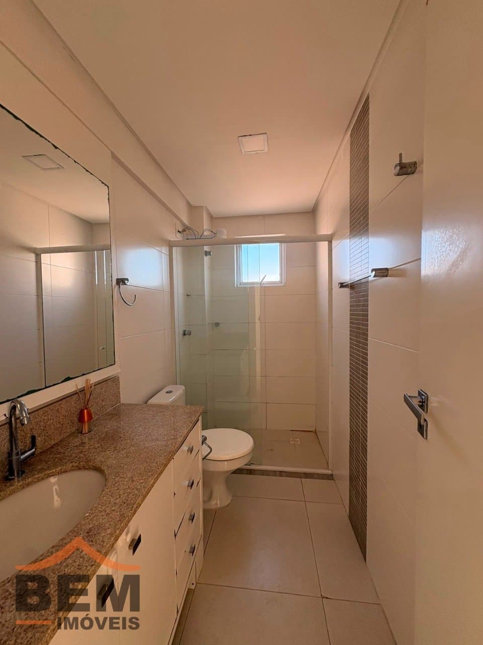 Apartamento para Locação com 3 quartos sendo 1 suíte, 2 vagas no bairro Vila Operária em Itajaí/SC