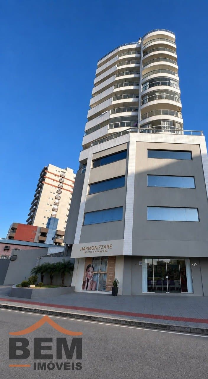 Apartamento para Locação com 3 quartos sendo 1 suíte, 2 vagas no bairro Vila Operária em Itajaí/SC