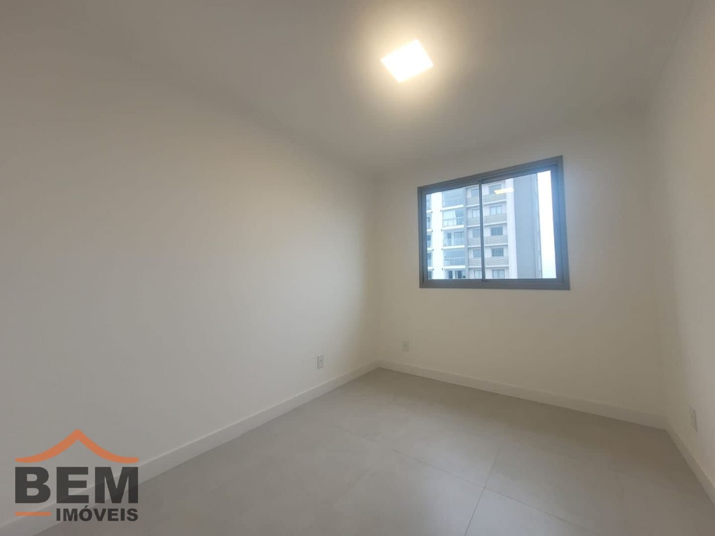 Apartamento para Locação com 2 quartos sendo 1 suíte, 1 vaga no bairro São Vicente em Itajaí/SC
