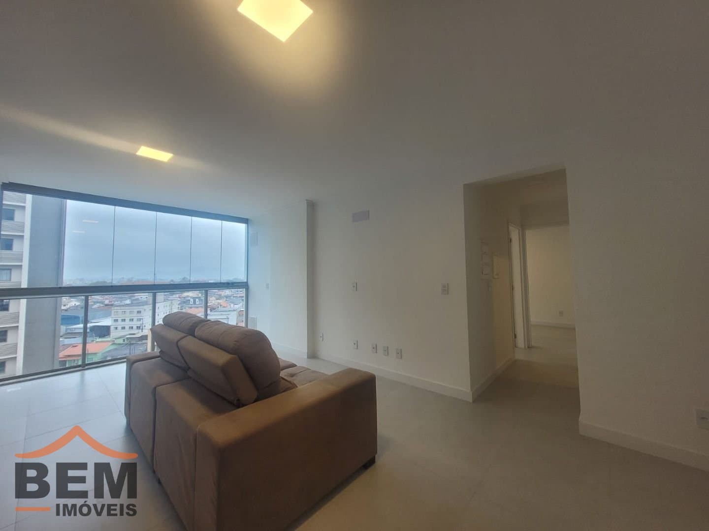 Apartamento para Locação com 2 quartos sendo 1 suíte, 1 vaga no bairro São Vicente em Itajaí/SC