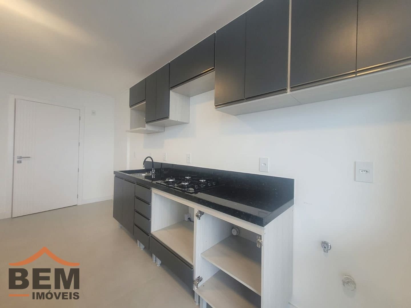 Apartamento para Locação com 2 quartos sendo 1 suíte, 1 vaga no bairro São Vicente em Itajaí/SC