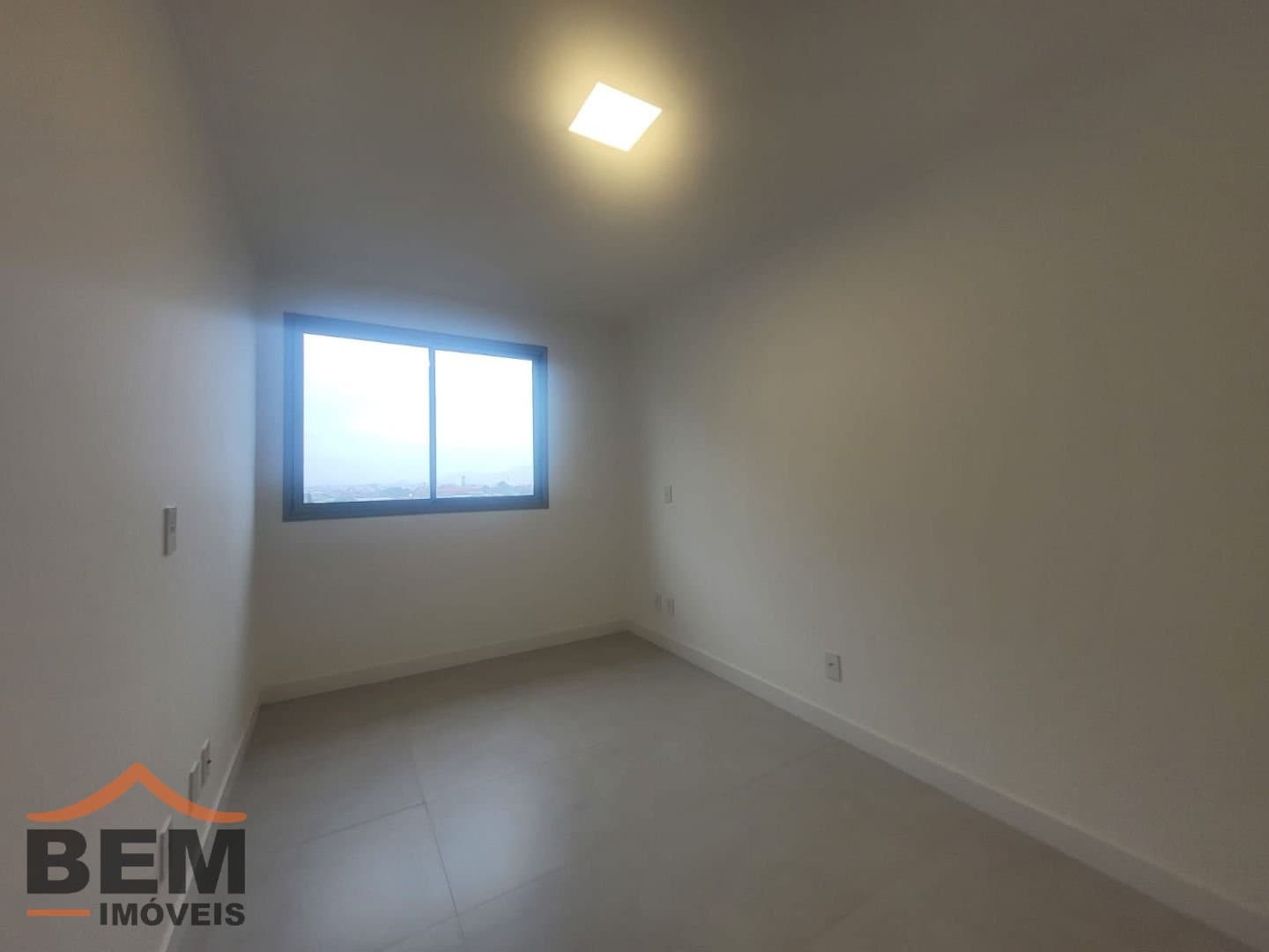 Apartamento para Locação com 2 quartos sendo 1 suíte, 1 vaga no bairro São Vicente em Itajaí/SC