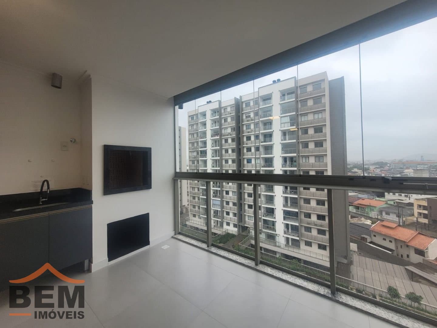 Apartamento para Locação com 2 quartos sendo 1 suíte, 1 vaga no bairro São Vicente em Itajaí/SC