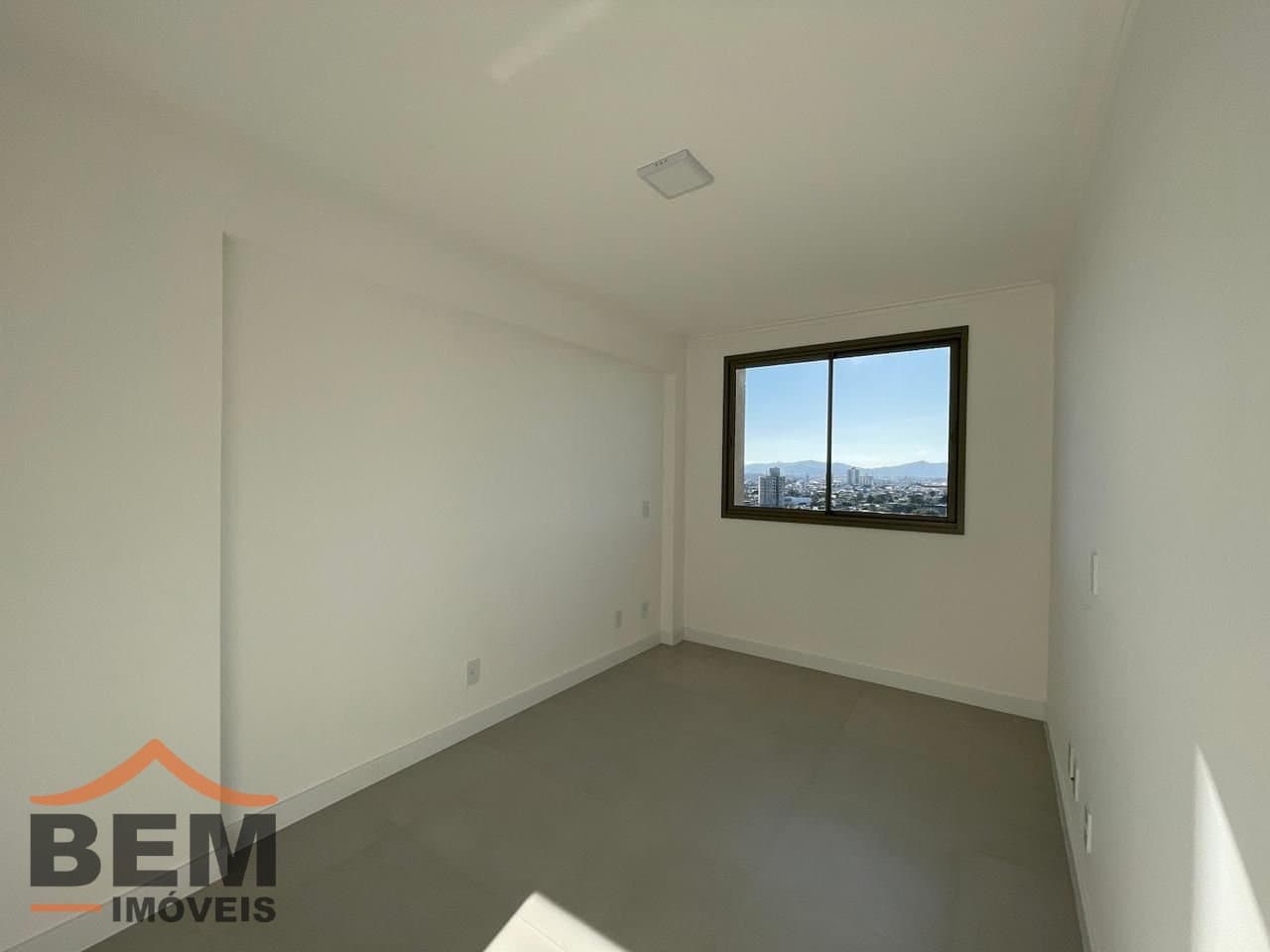 Apartamento para Locação com 2 quartos e 56m² no bairro São Vicente, em Itajaí - SC