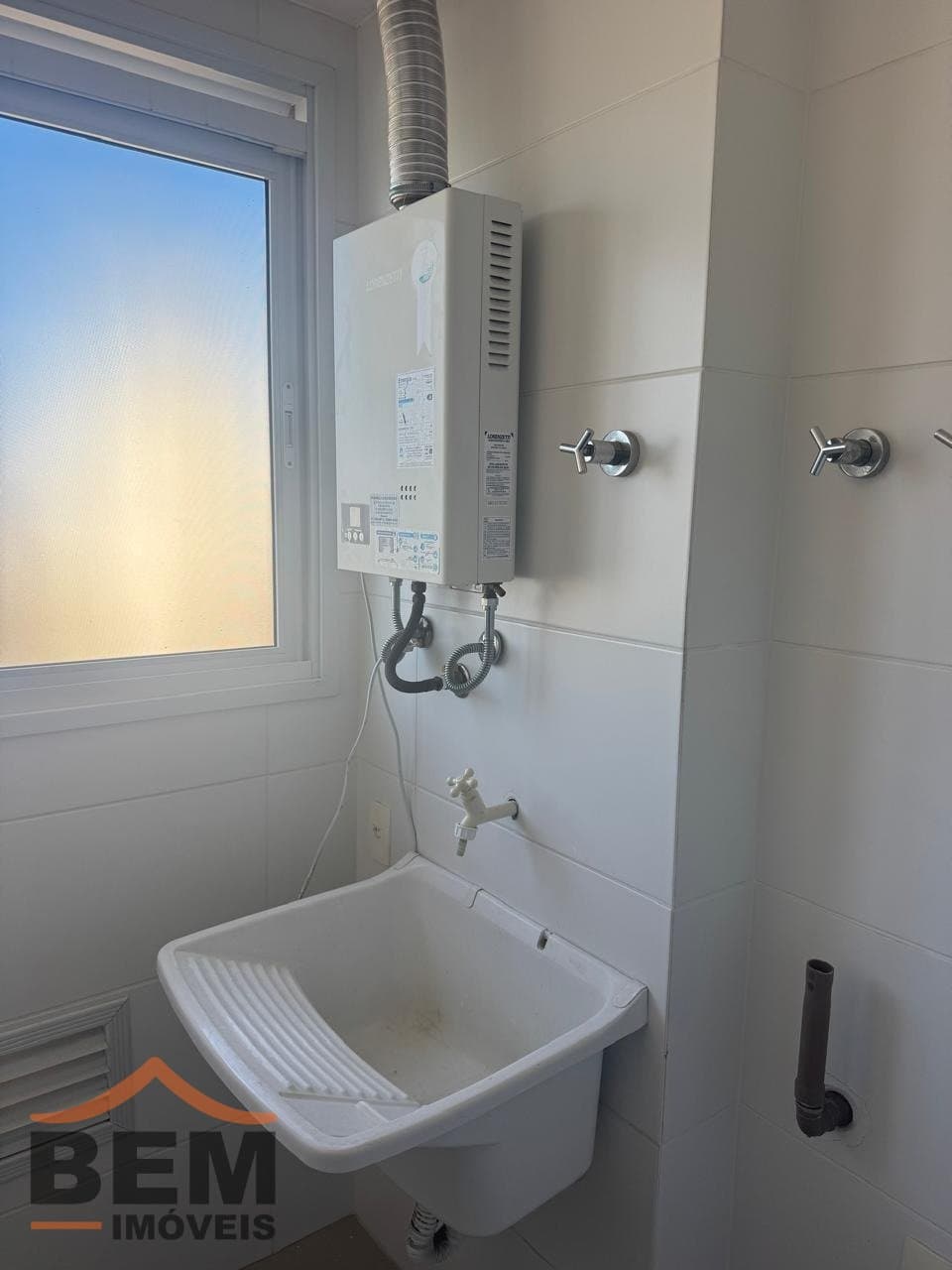 Apartamento para Locação com 3 quartos sendo 1 suíte, 2 vagas no bairro Centro em Itajaí/SC