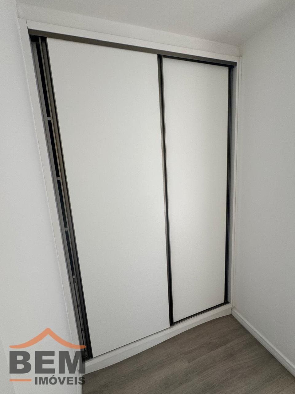 Apartamento para Locação com 3 quartos sendo 1 suíte, 2 vagas no bairro Centro em Itajaí/SC