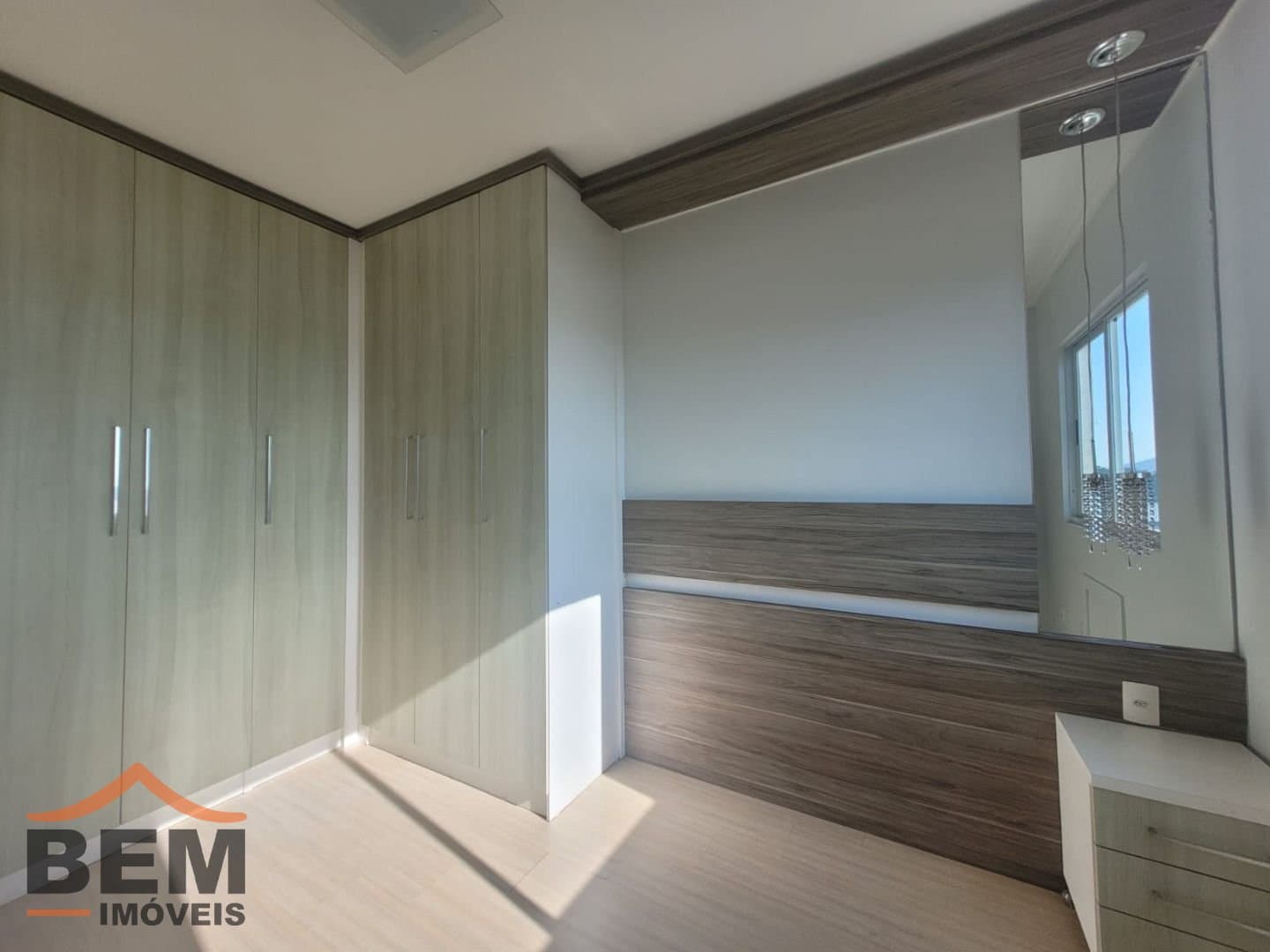 Apartamento para Locação com 2 quartos, 1 vaga no bairro Barra do Rio em Itajaí/SC