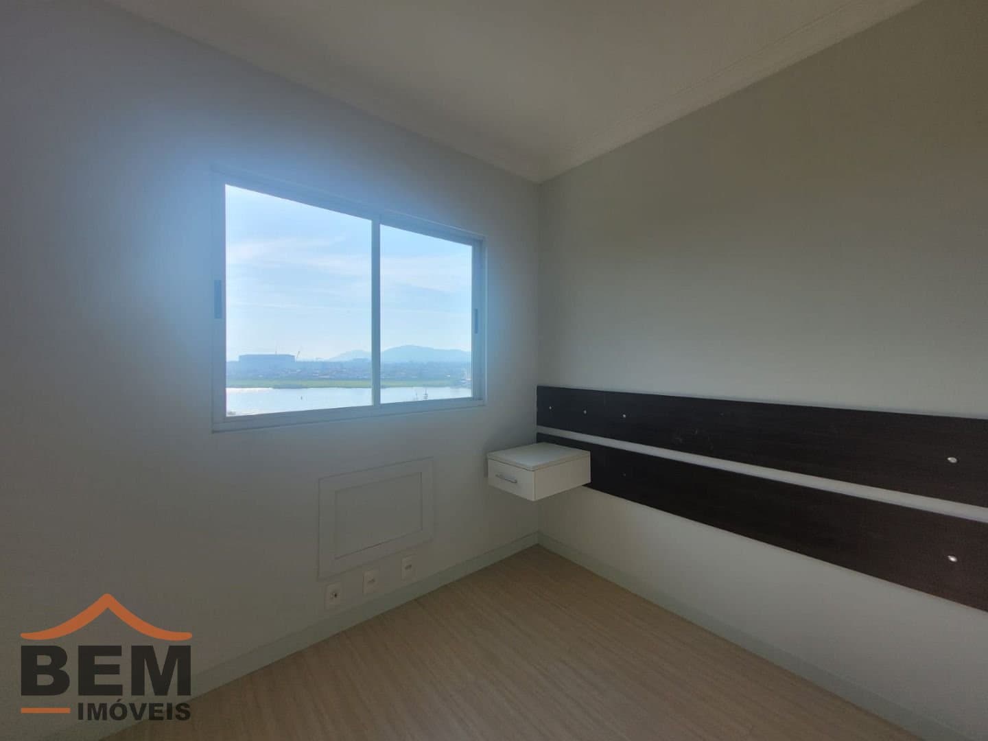 Apartamento para Locação com 2 quartos, 1 vaga no bairro Barra do Rio em Itajaí/SC