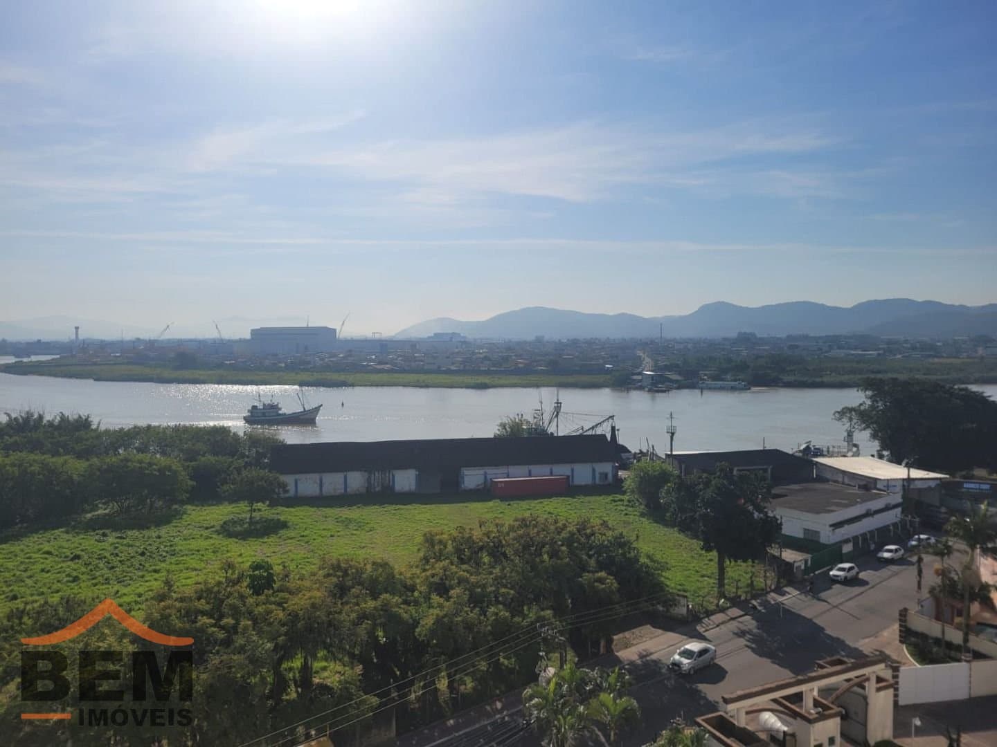 Apartamento para Locação com 2 quartos, 1 vaga no bairro Barra do Rio em Itajaí/SC