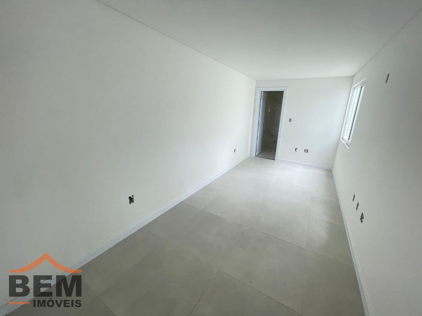 Apartamento para Locação com 2 quartos sendo 1 suíte, 1 vaga no bairro Murta em Itajaí/SC