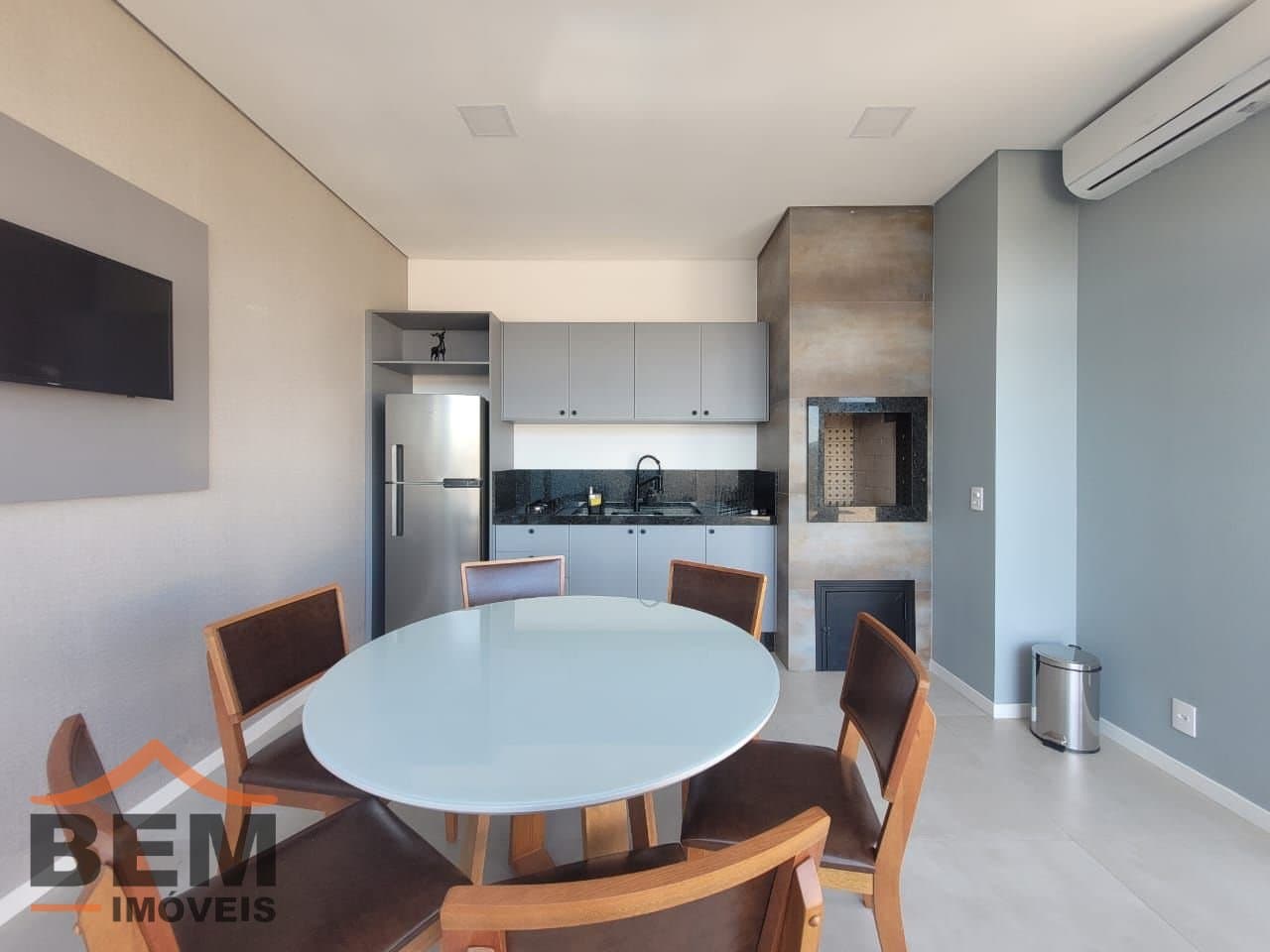 Apartamento à Venda com 2 quartos sendo 1 suíte no bairro Cordeiros em Itajaí/SC