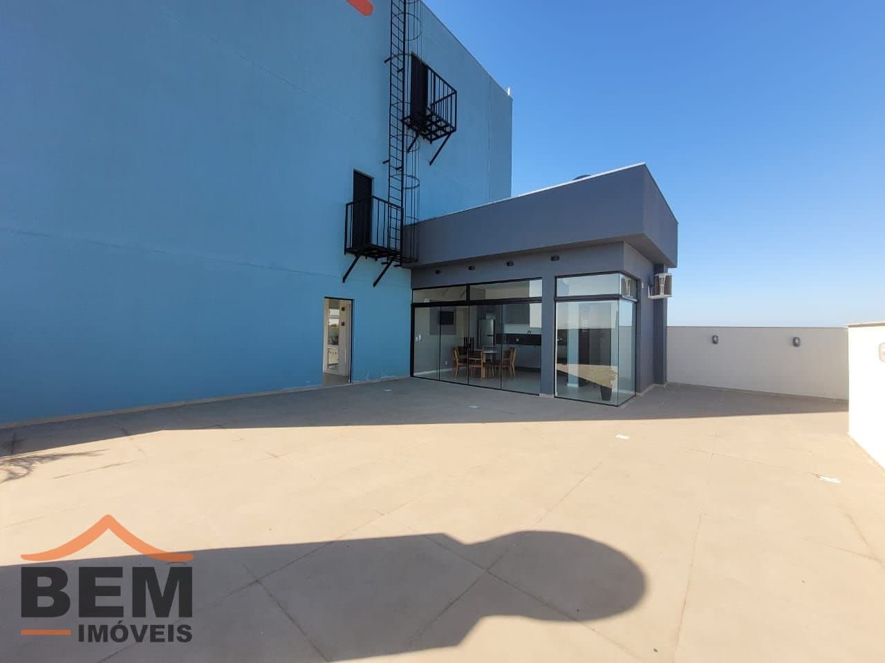 Apartamento à Venda com 2 quartos sendo 1 suíte no bairro Cordeiros em Itajaí/SC