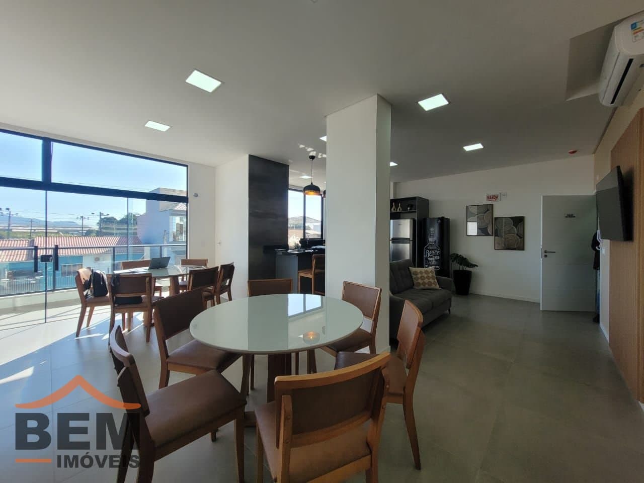 Apartamento à Venda com 2 quartos sendo 1 suíte no bairro Cordeiros em Itajaí/SC