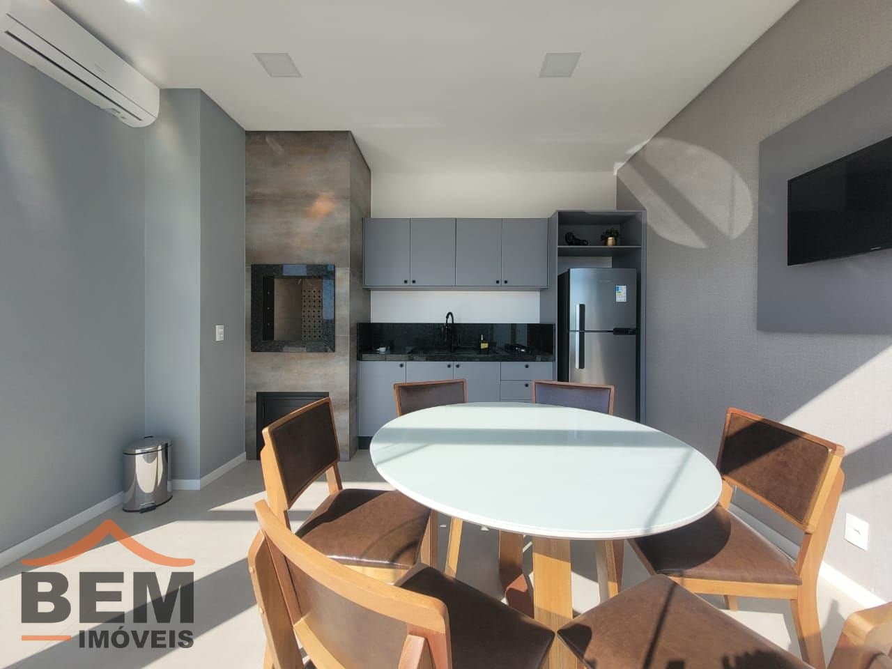 Apartamento à Venda com 2 quartos sendo 1 suíte no bairro Cordeiros em Itajaí/SC