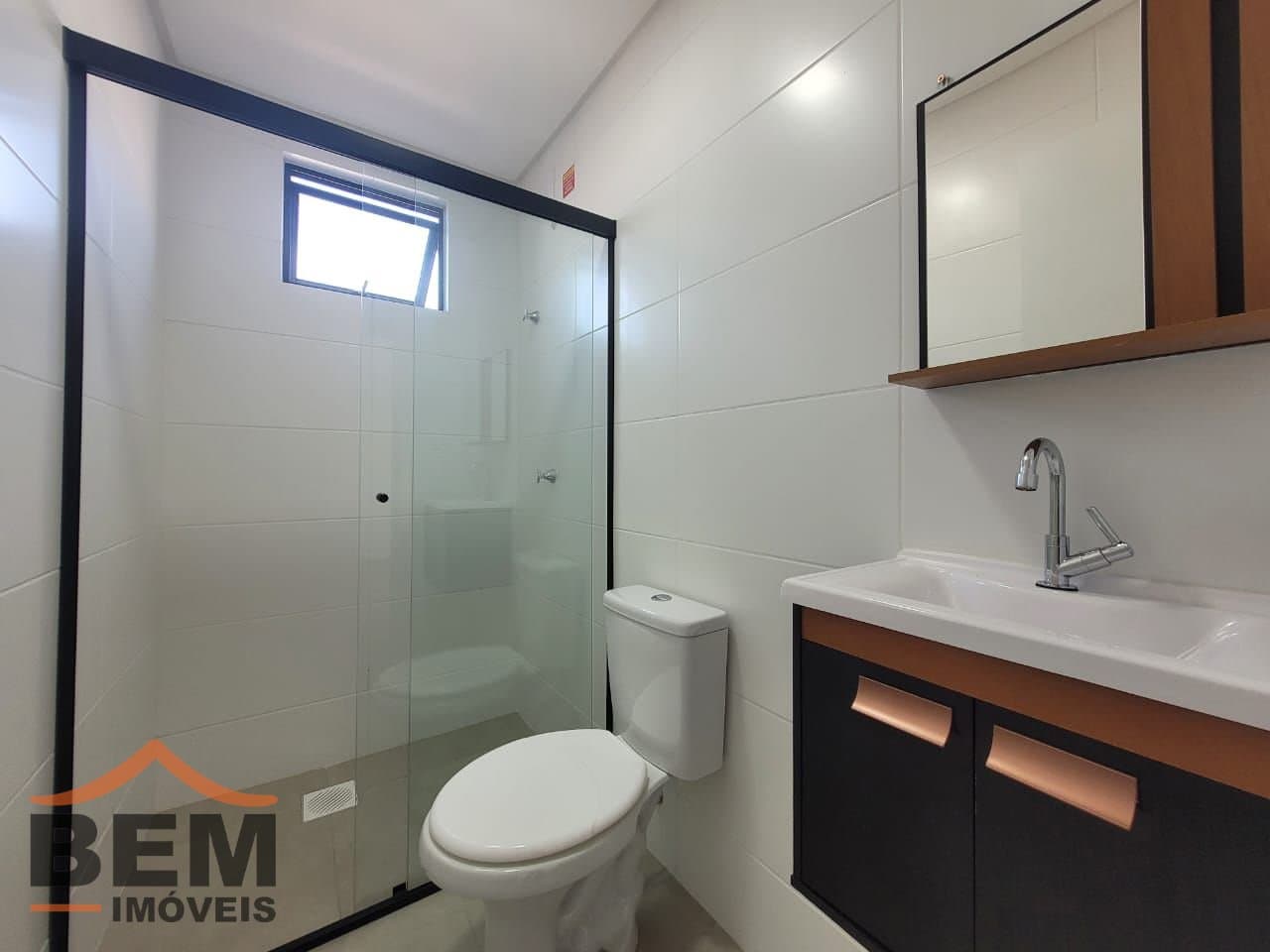 Apartamento à Venda com 2 quartos sendo 1 suíte no bairro Cordeiros em Itajaí/SC