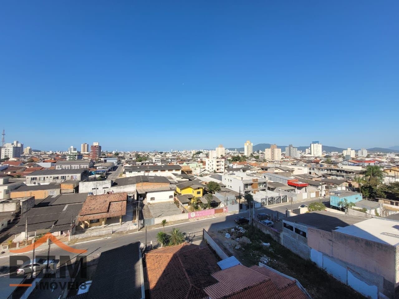 Apartamento à Venda com 2 quartos sendo 1 suíte no bairro Cordeiros em Itajaí/SC