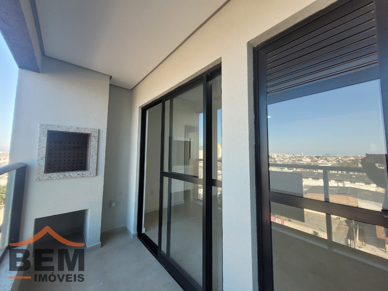 Apartamento à Venda com 2 quartos sendo 1 suíte no bairro Cordeiros em Itajaí/SC