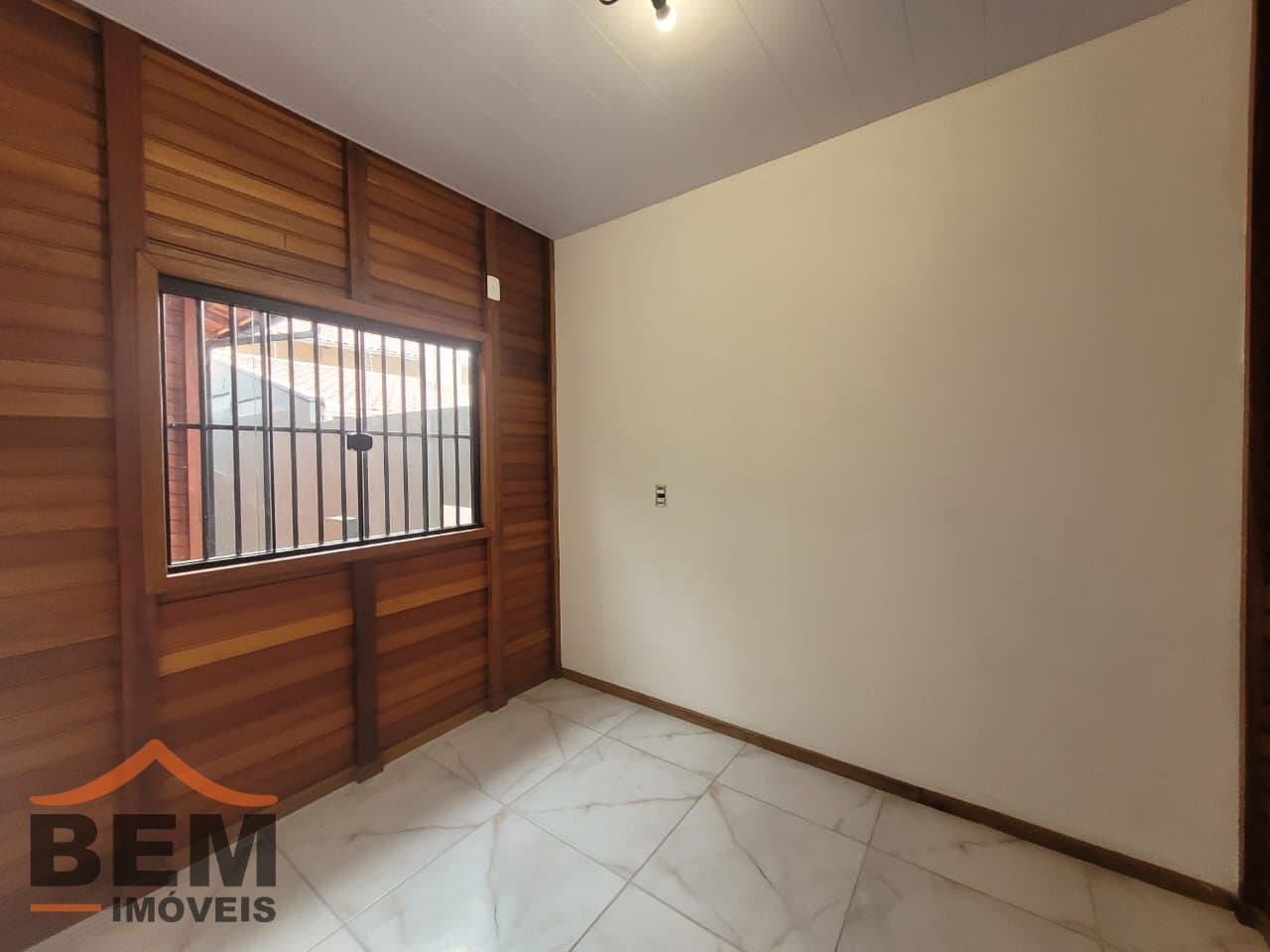 Casa para Locação com 2 quartos, 1 vaga no bairro Centro em Itajaí/SC