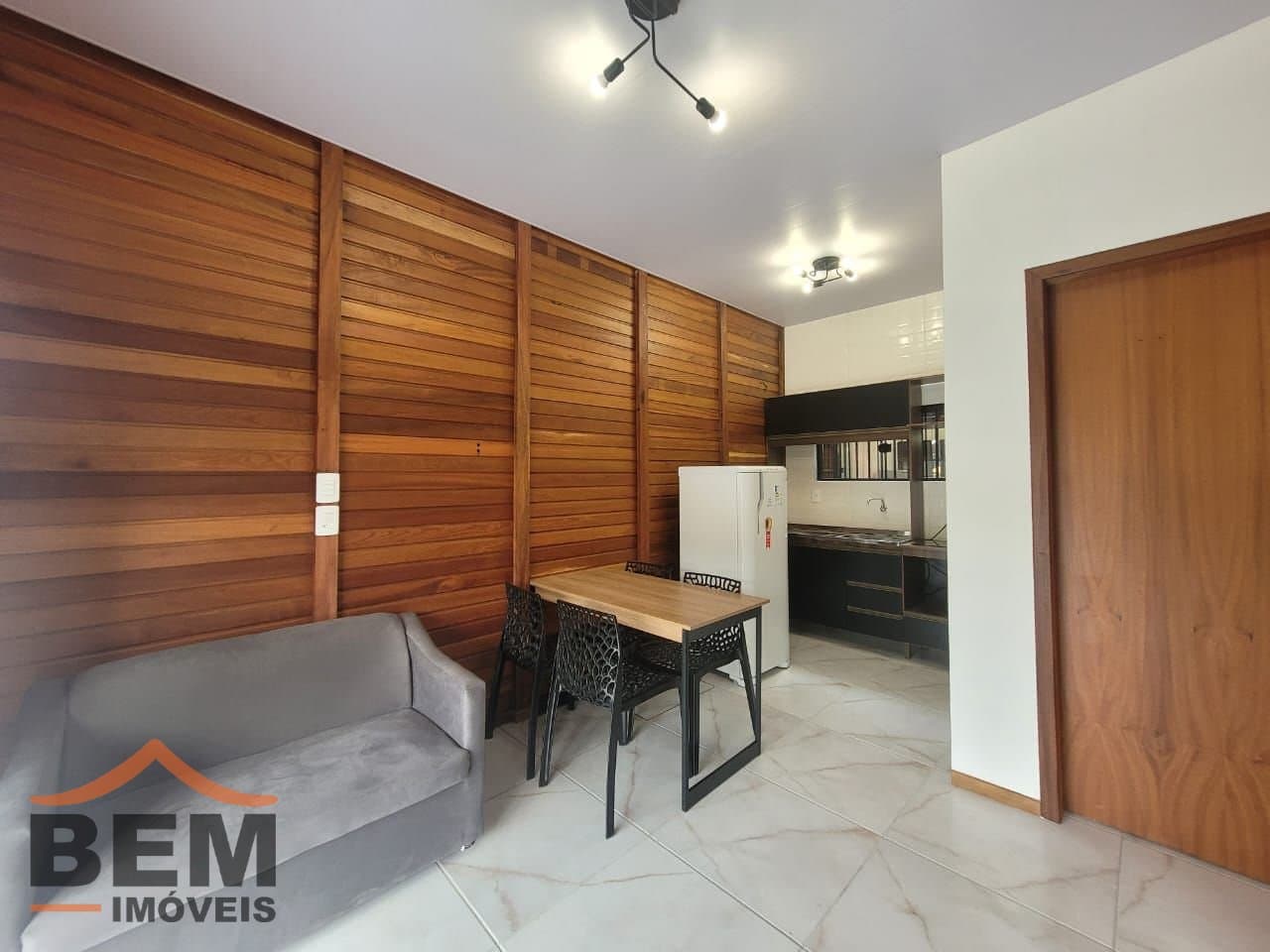 Casa para Locação com 2 quartos, 1 vaga no bairro Centro em Itajaí/SC