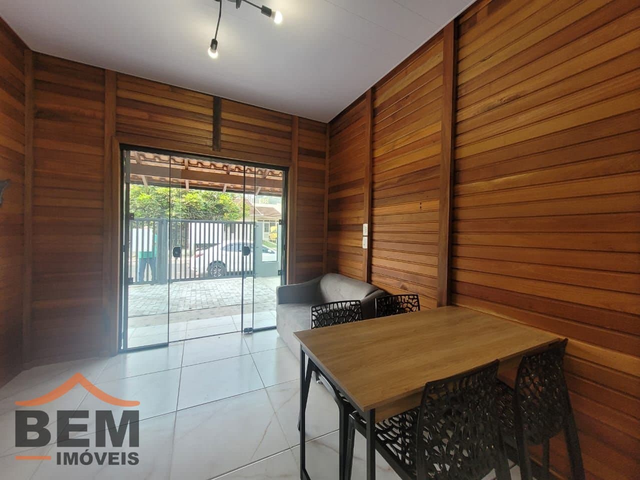 Casa para Locação com 2 quartos, 1 vaga no bairro Centro em Itajaí/SC