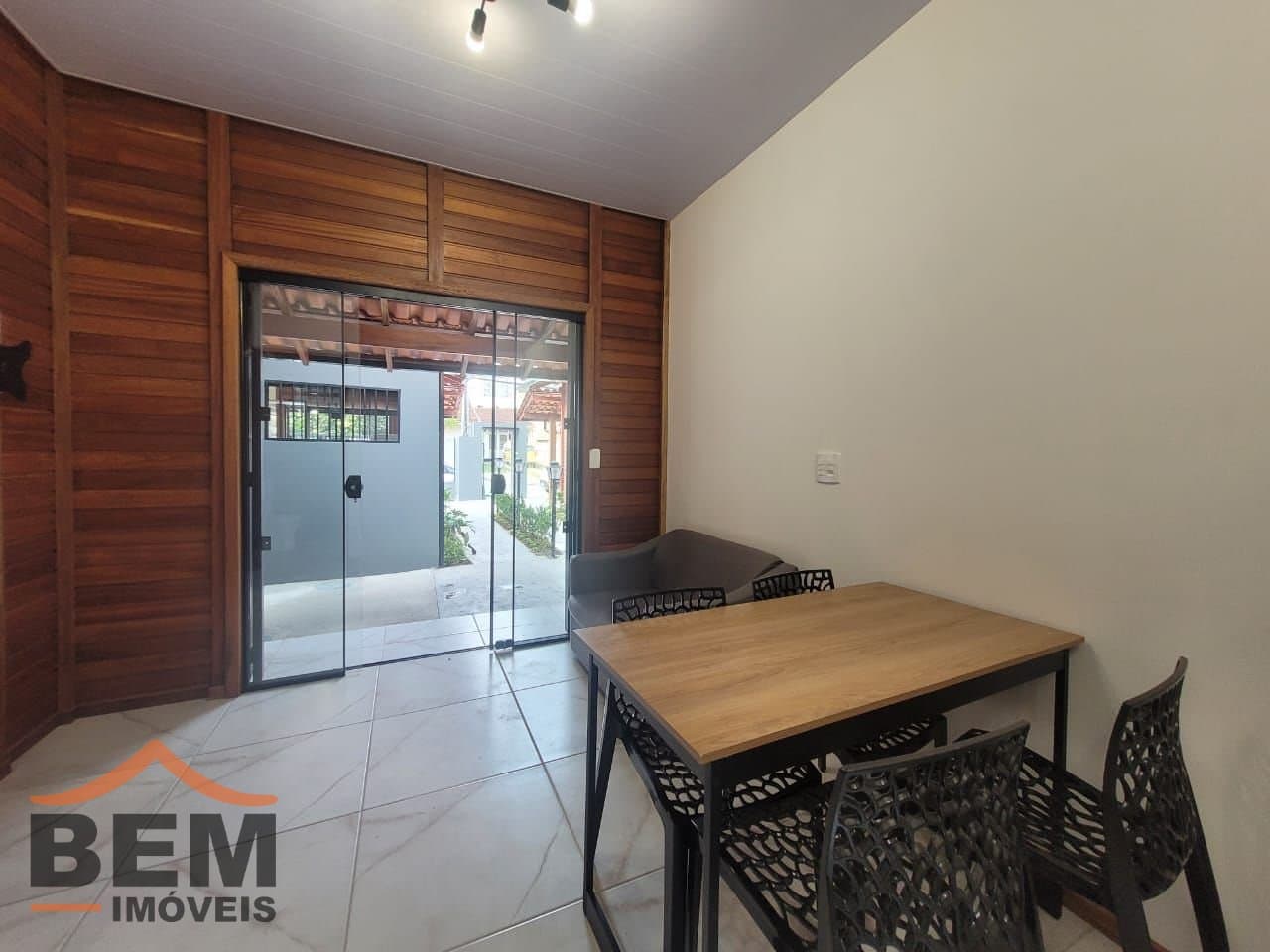 Casa para Locação com 2 quartos, 1 vaga no bairro Centro em Itajaí/SC