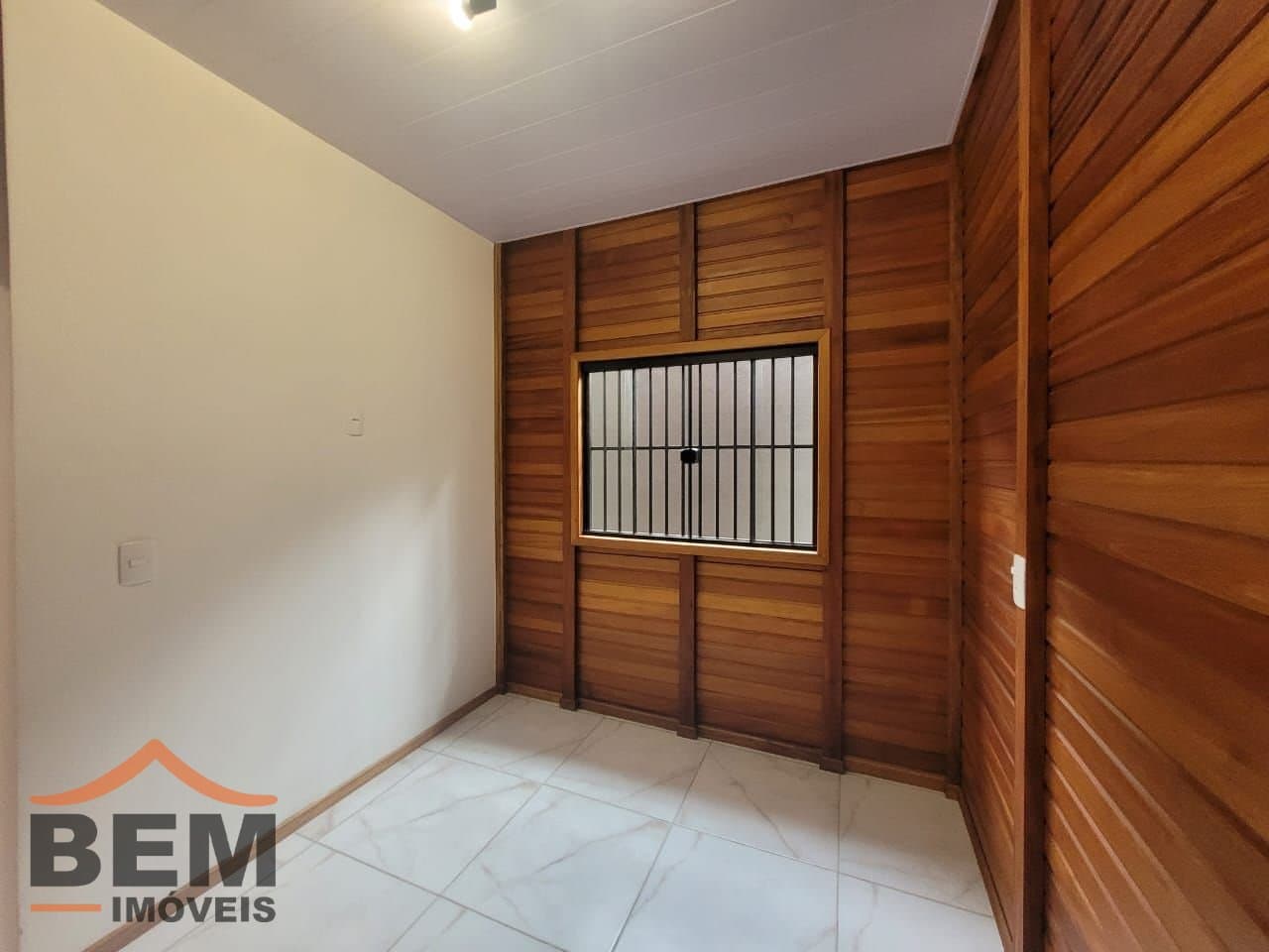 Casa para Locação com 2 quartos, 1 vaga no bairro Centro em Itajaí/SC