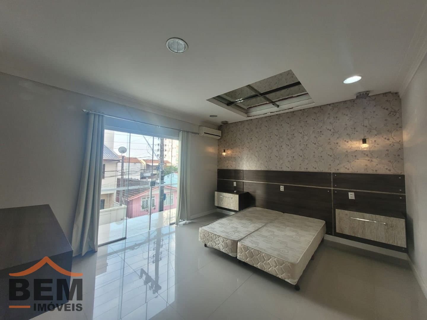 Casa para Locação com 2 quartos sendo 2 suítes, 2 vagas no bairro São João em Itajaí/SC