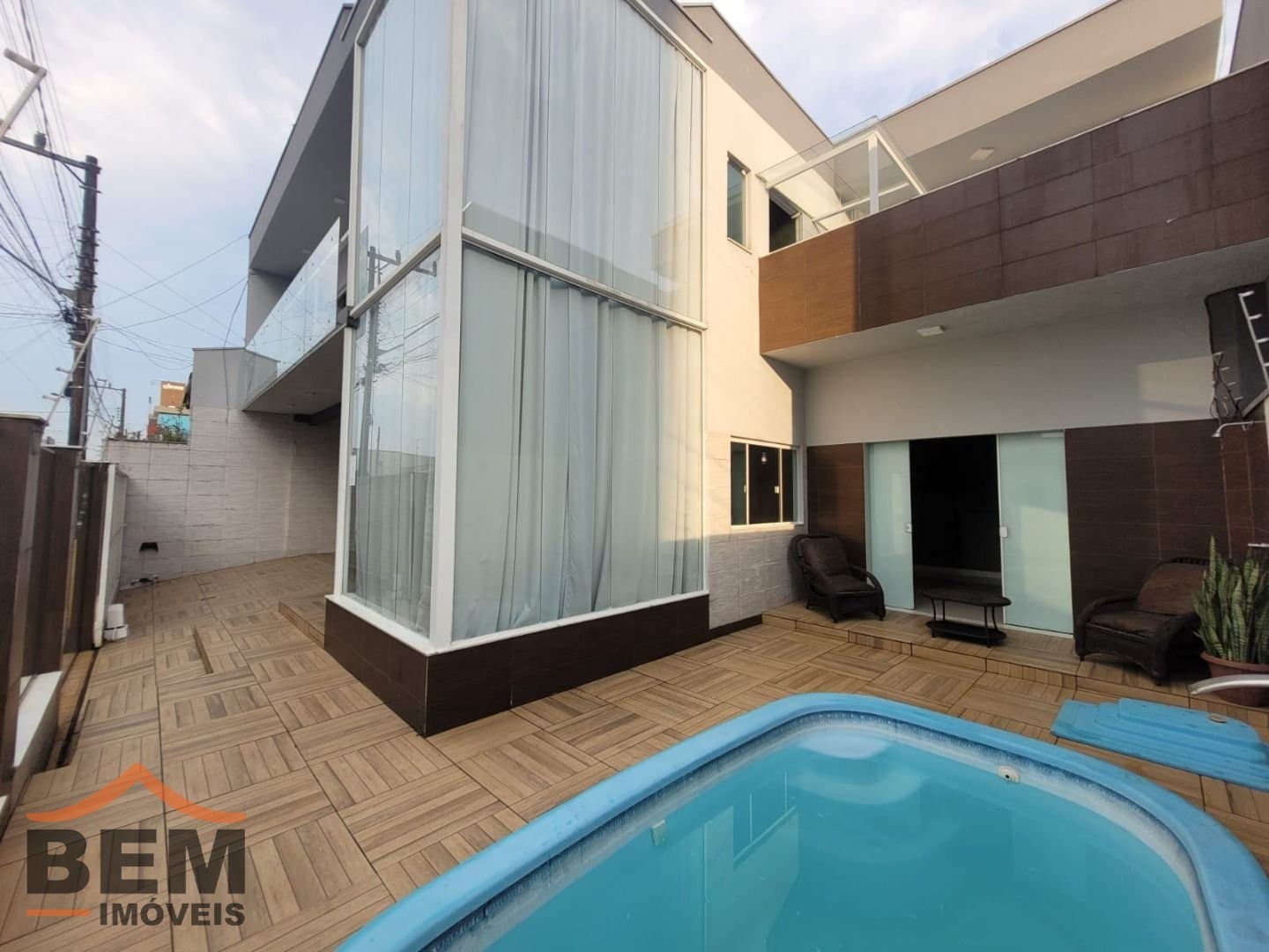 Casa para Locação com 2 quartos sendo 2 suítes, 2 vagas no bairro São João em Itajaí/SC