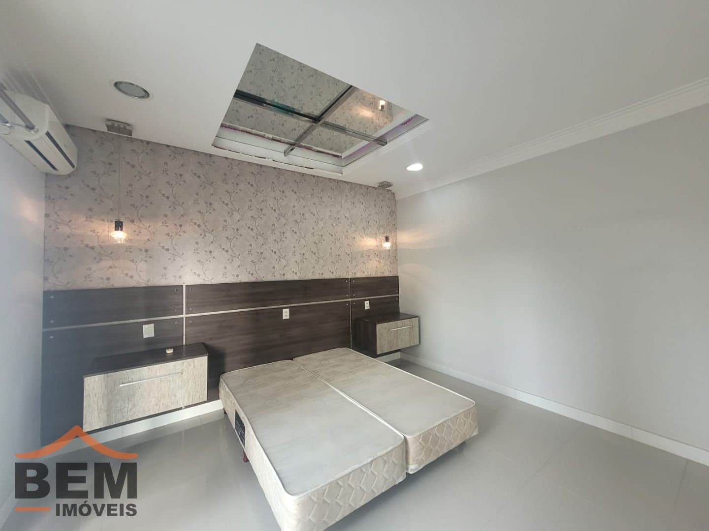 Casa para Locação com 2 quartos sendo 2 suítes, 2 vagas no bairro São João em Itajaí/SC