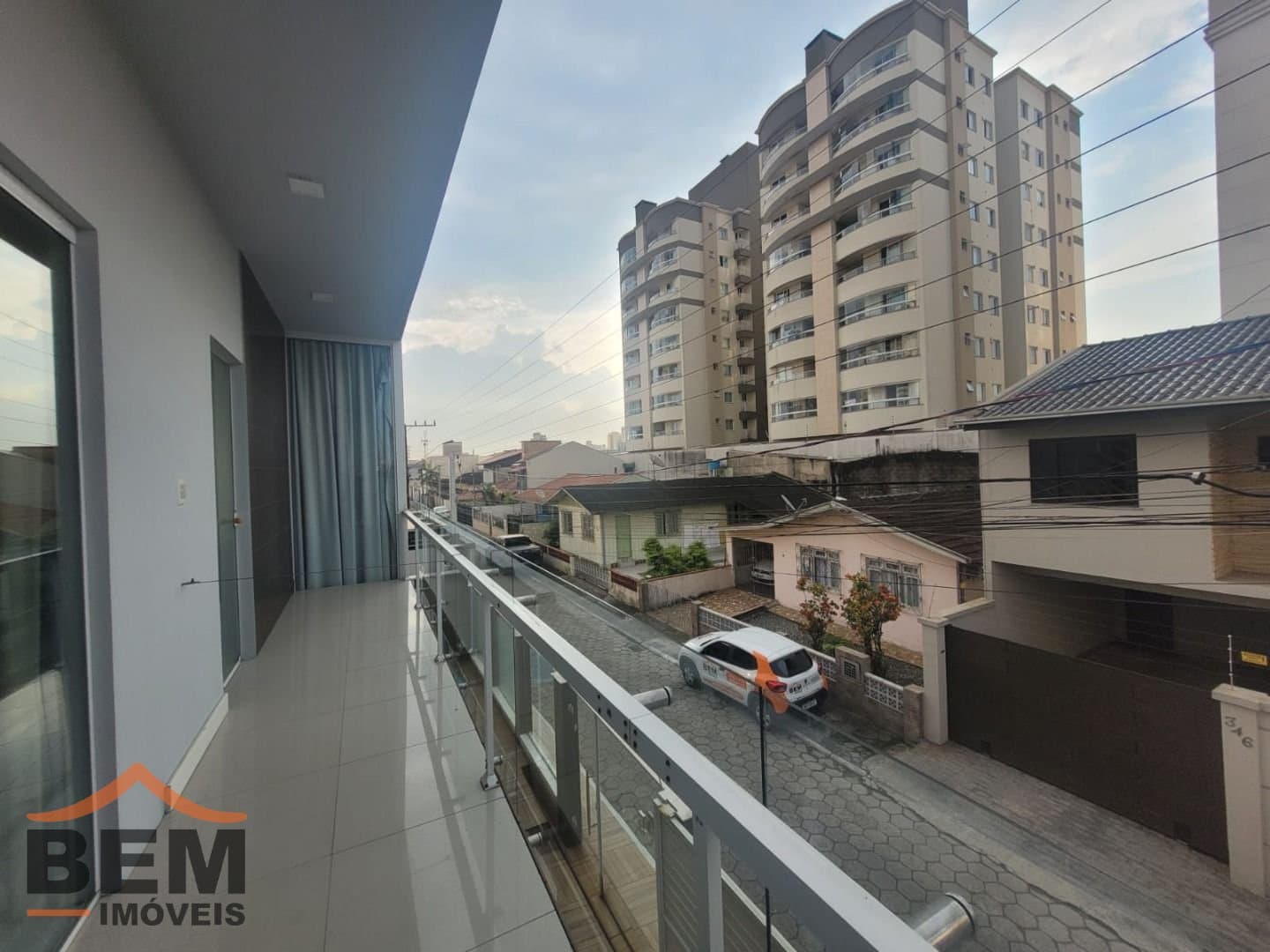 Casa para Locação com 2 quartos sendo 2 suítes, 2 vagas no bairro São João em Itajaí/SC