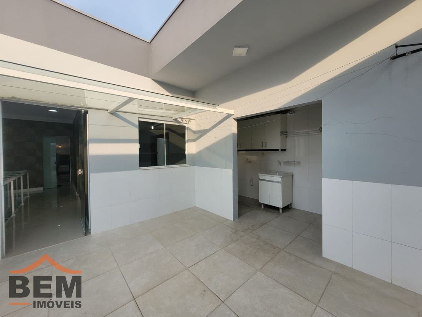 Casa para Locação com 2 quartos sendo 2 suítes, 2 vagas no bairro São João em Itajaí/SC