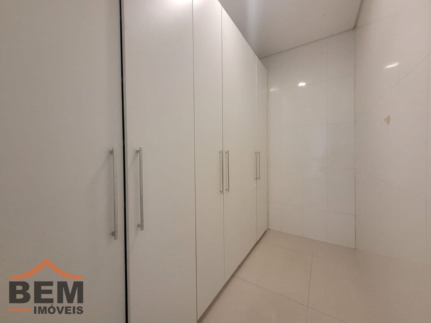 Casa para Locação com 2 quartos sendo 2 suítes, 2 vagas no bairro São João em Itajaí/SC