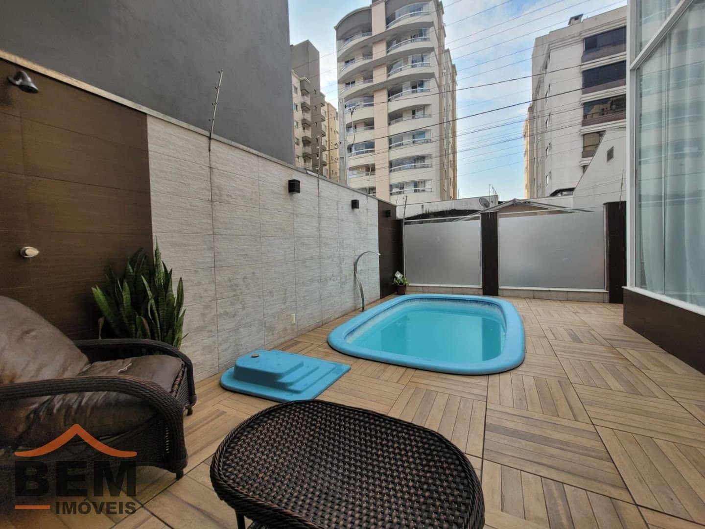 Casa para Locação com 2 quartos sendo 2 suítes, 2 vagas no bairro São João em Itajaí/SC