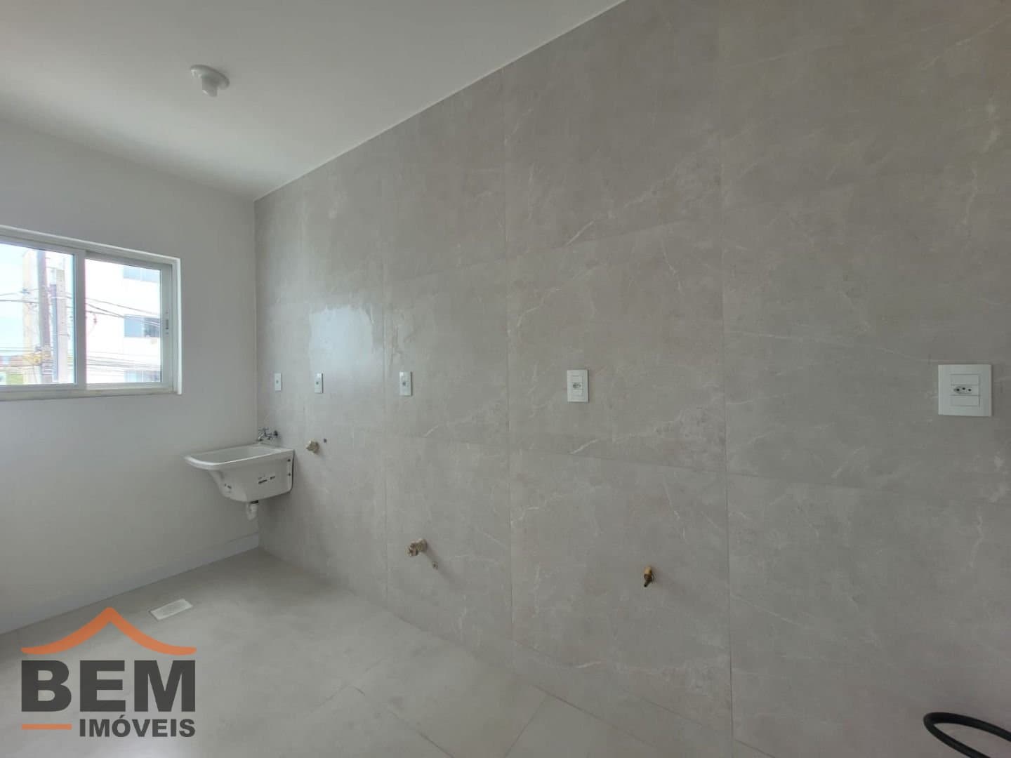 Apartamento para Locação com 2 quartos sendo 1 suíte, 1 vaga no bairro Murta em Itajaí/SC