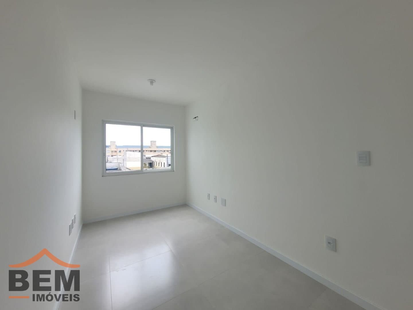 Apartamento para Locação com 2 quartos sendo 1 suíte, 1 vaga no bairro Murta em Itajaí/SC
