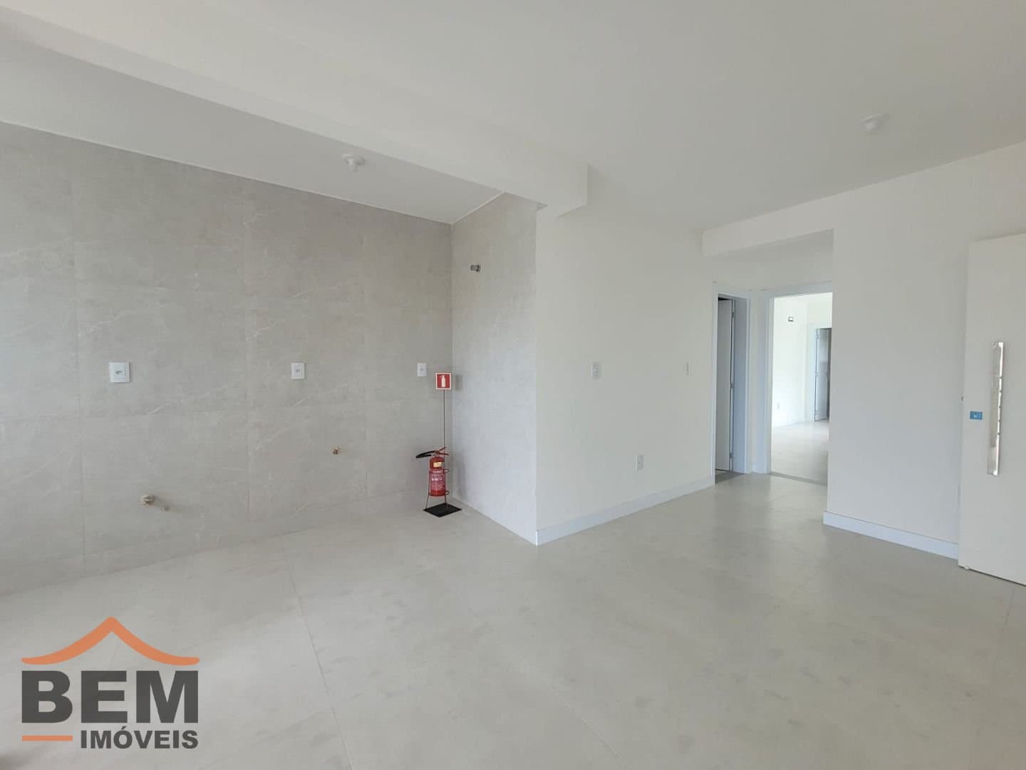 Apartamento para Locação com 2 quartos sendo 1 suíte, 1 vaga no bairro Murta em Itajaí/SC