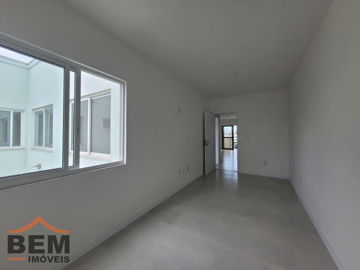 Apartamento para Locação com 2 quartos sendo 1 suíte, 1 vaga no bairro Murta em Itajaí/SC