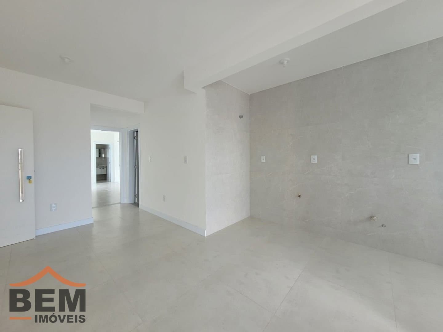 Apartamento para Locação com 2 quartos sendo 1 suíte, 1 vaga no bairro Murta em Itajaí/SC