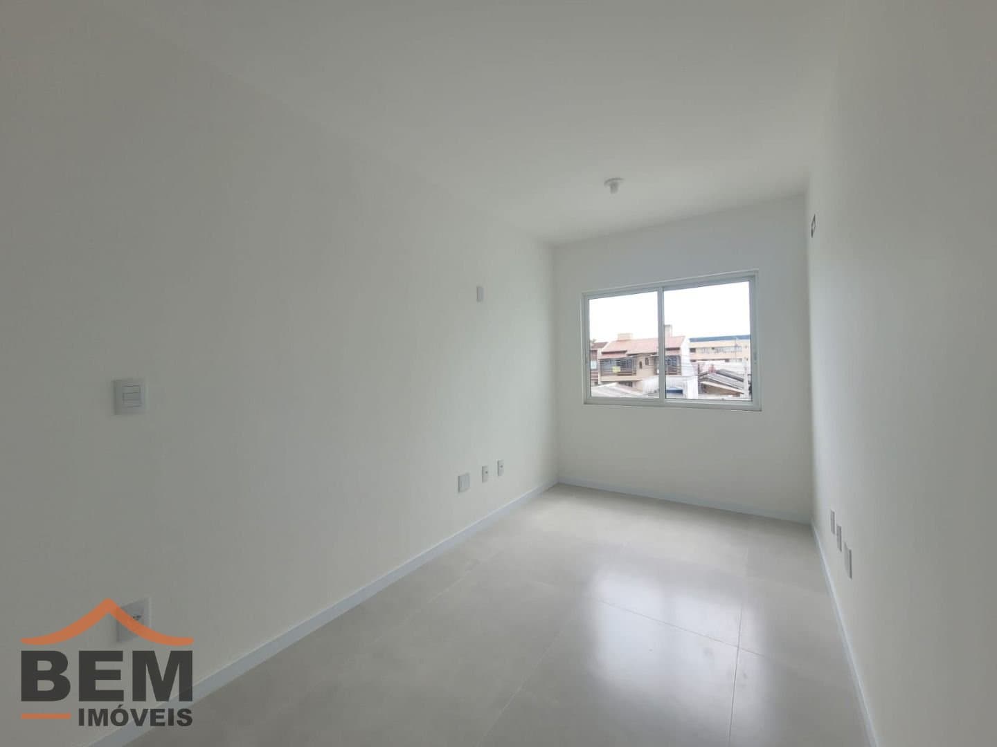Apartamento para Locação com 2 quartos sendo 1 suíte, 1 vaga no bairro Murta em Itajaí/SC