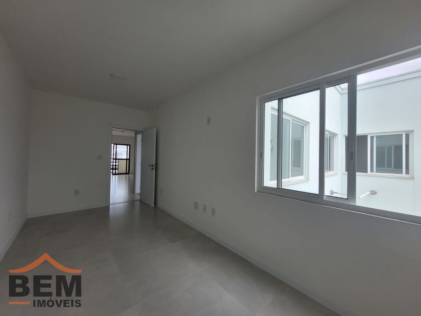 Apartamento para Locação com 2 quartos sendo 1 suíte, 1 vaga no bairro Murta em Itajaí/SC